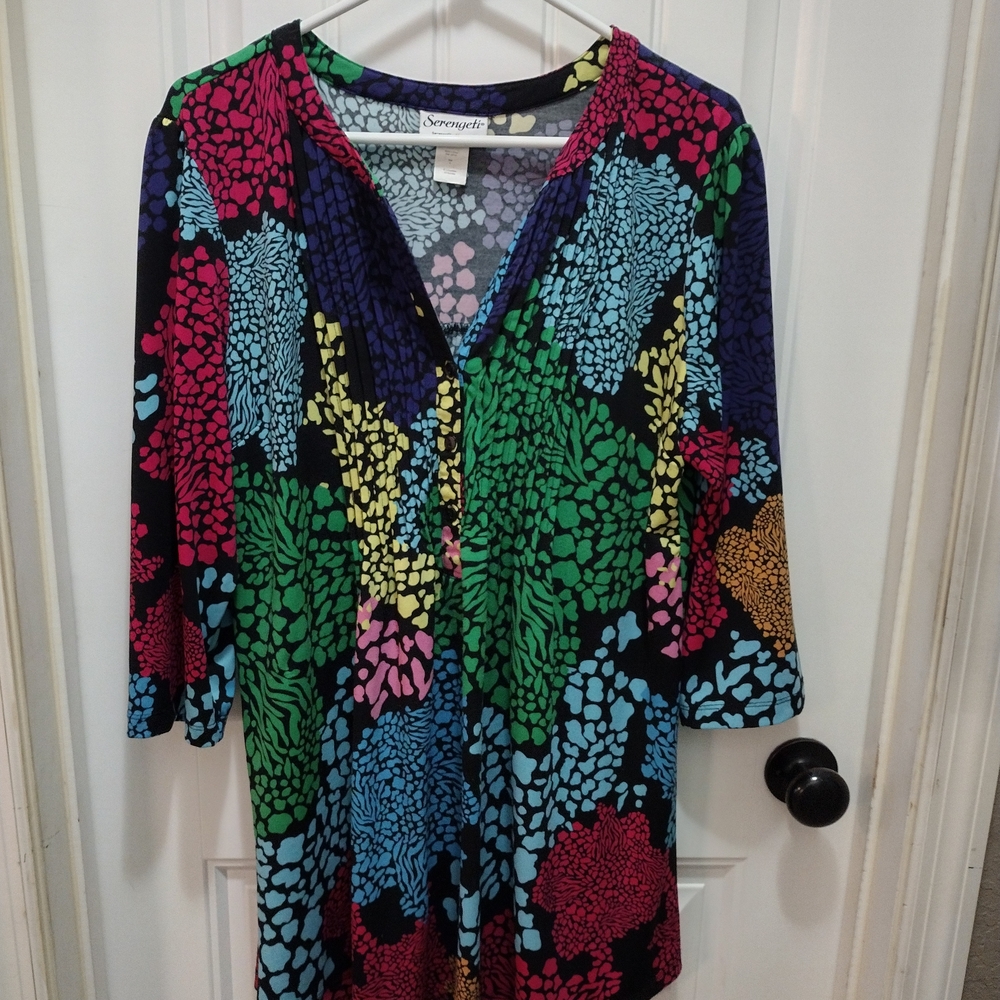 Serengeti Multicolor Floral Top Size L Pleated Front and Three Buttons